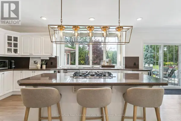 19 LORRAINE GARDENS, Toronto (islington-city Centre West), ON M9B4Z5