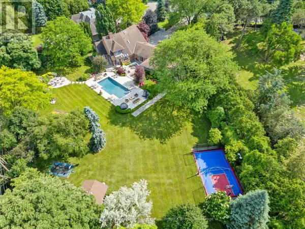 19 LORRAINE GARDENS, Toronto (islington-city Centre West), ON M9B4Z5