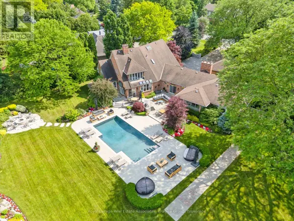 19 LORRAINE GARDENS, Toronto (islington-city Centre West), ON M9B4Z5