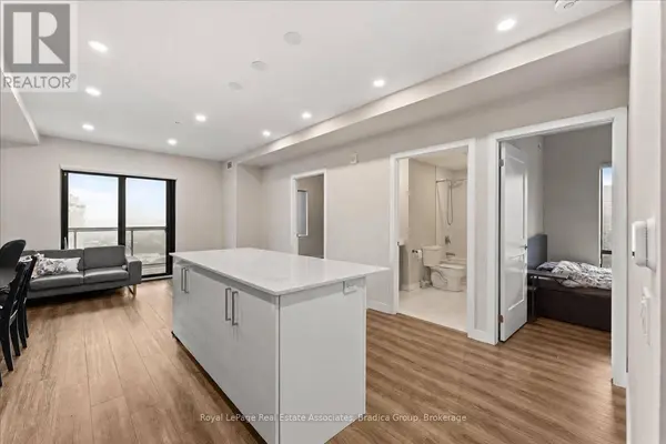 15 Queen ST South #1111, Hamilton (central), ON L8P0C6