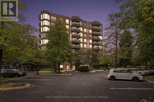 1905 Pilgrims WAY #Ph2, Oakville (ga Glen Abbey), ON L6M2X2