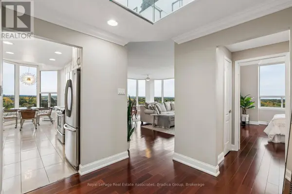 1905 Pilgrims WAY #Ph2, Oakville (ga Glen Abbey), ON L6M2X2