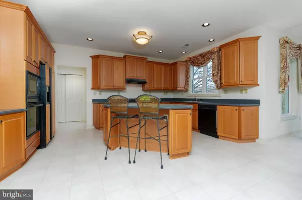 9 CORBIN DR, Exton, PA 19341