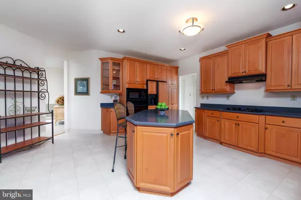 9 CORBIN DR, Exton, PA 19341