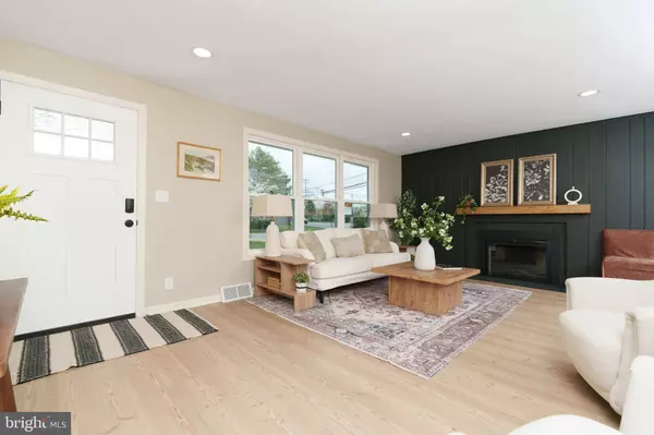 2 YORKTOWN AVE, West Chester, PA 19382