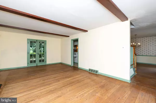 1133 WINDSOR DR, West Chester, PA 19380