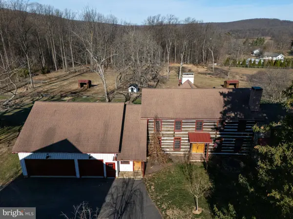 201 PINE SWAMP RD, Elverson, PA 19520
