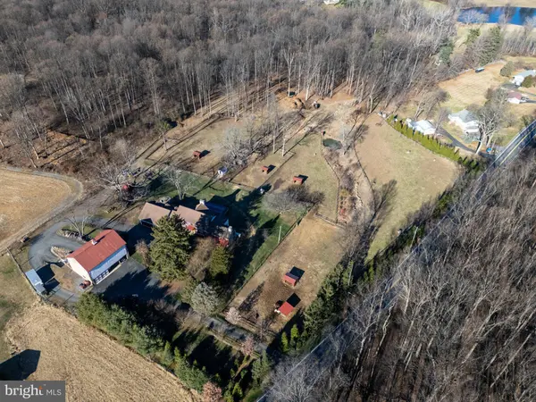 201 PINE SWAMP RD, Elverson, PA 19520