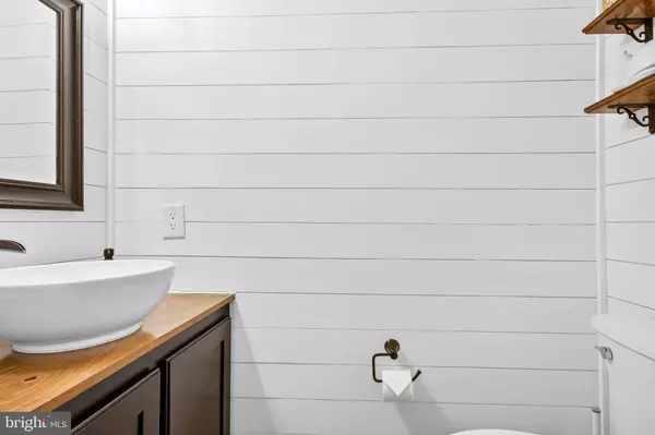 9 W JONATHAN CT, Kennett Square, PA 19348