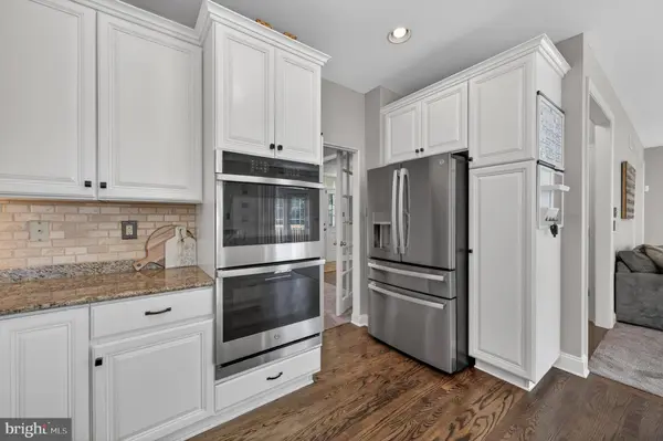 421 WAYNEBROOK DR, Chester Springs, PA 19425