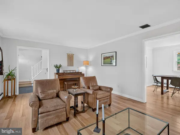 7 CARRIAGE DR, Downingtown, PA 19335