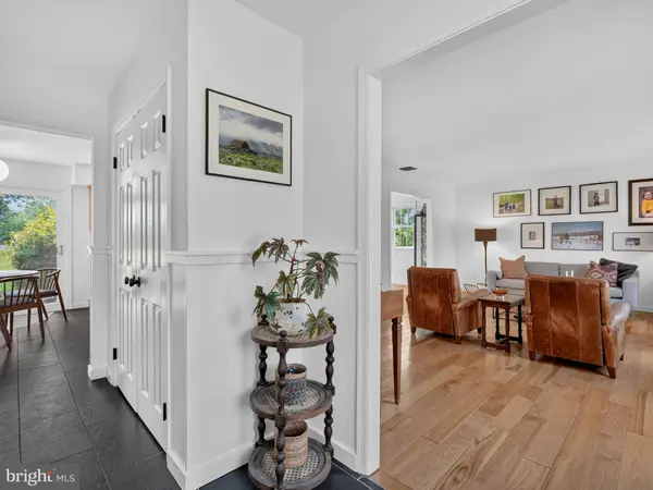 7 CARRIAGE DR, Downingtown, PA 19335