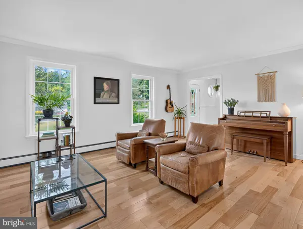 7 CARRIAGE DR, Downingtown, PA 19335
