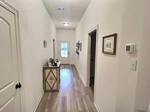 28234 Moreau Dr, Denham Springs, LA 70726