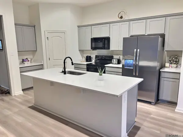 28234 Moreau Dr, Denham Springs, LA 70726