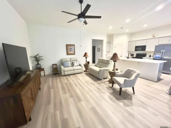 28234 Moreau Dr, Denham Springs, LA 70726