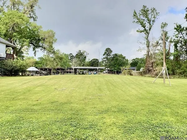 17619 Cove Ln, Denham Springs, LA 70726