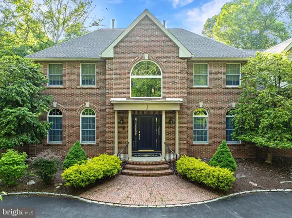 1 PEPPERBUSH CT, Medford, NJ 08055