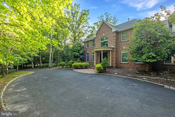 1 PEPPERBUSH CT, Medford, NJ 08055