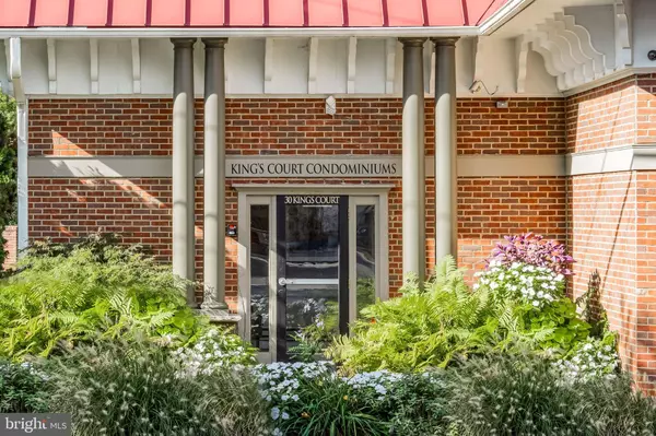 30 KINGS CT #302, Haddonfield, NJ 08033