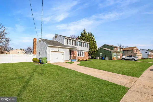 22 OLD COLONY LN, Marlton, NJ 08053