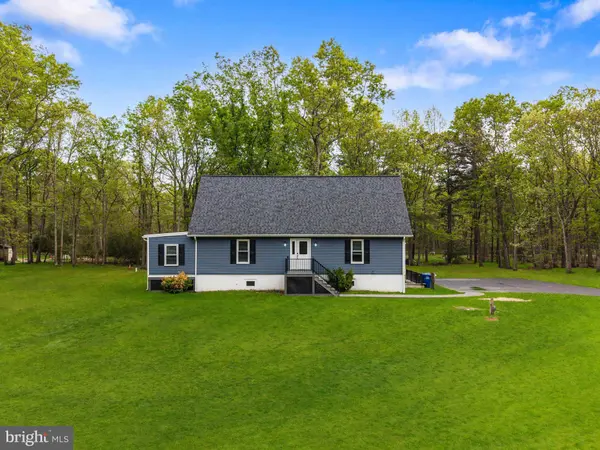 5 CARTER DR, Southampton, NJ 08088