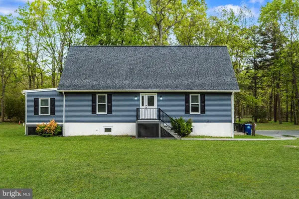 5 CARTER DR, Southampton, NJ 08088
