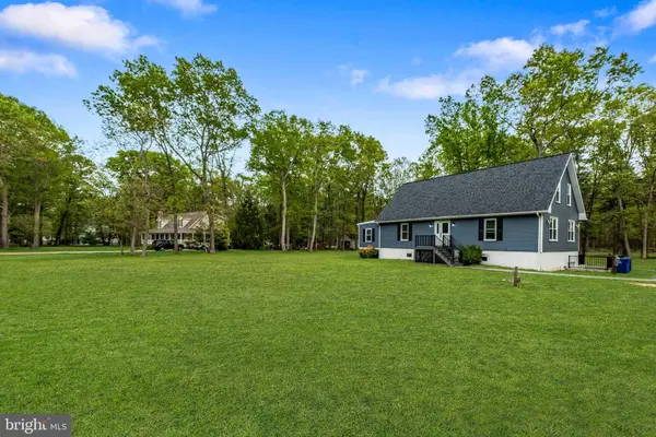 5 CARTER DR, Southampton, NJ 08088