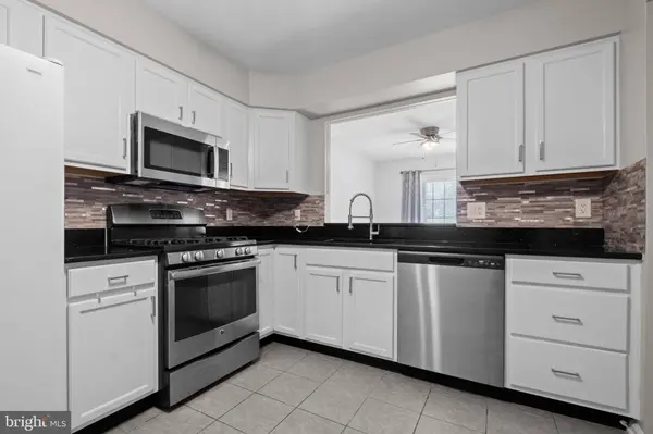 3906 GRENWICH LN, Mount Laurel, NJ 08054