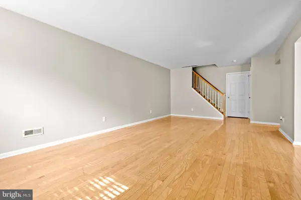 3906 GRENWICH LN, Mount Laurel, NJ 08054
