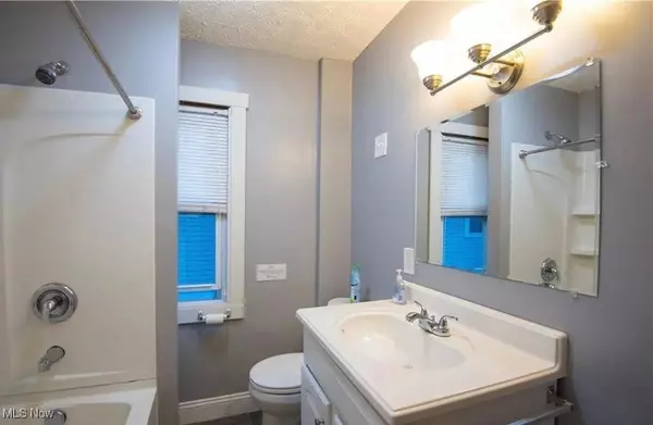 563 Nash ST, Akron, OH 44306