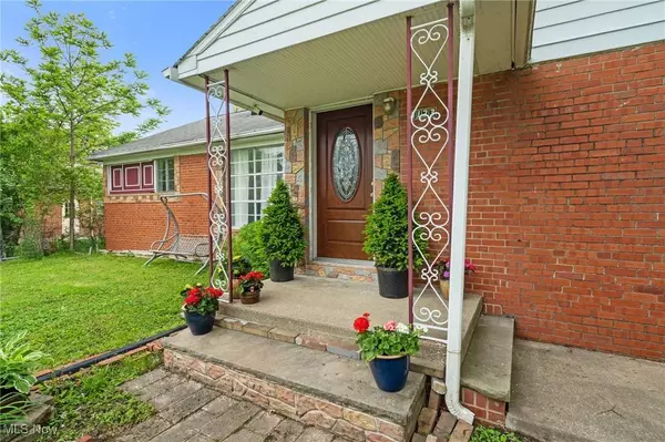 6123 Wilson Mills RD, Highland Heights, OH 44143