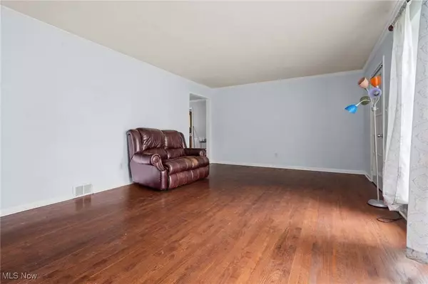 6123 Wilson Mills RD, Highland Heights, OH 44143