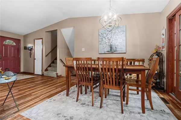 2498 Foxfire ST NW, Uniontown, OH 44685