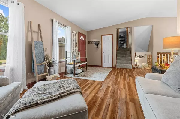 2498 Foxfire ST NW, Uniontown, OH 44685