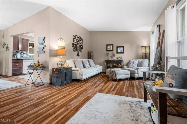 2498 Foxfire ST NW, Uniontown, OH 44685