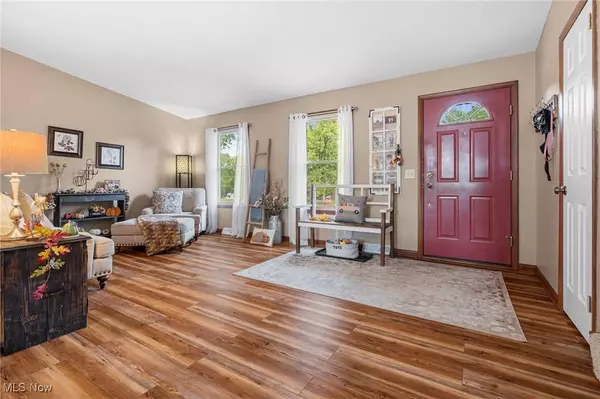 2498 Foxfire ST NW, Uniontown, OH 44685