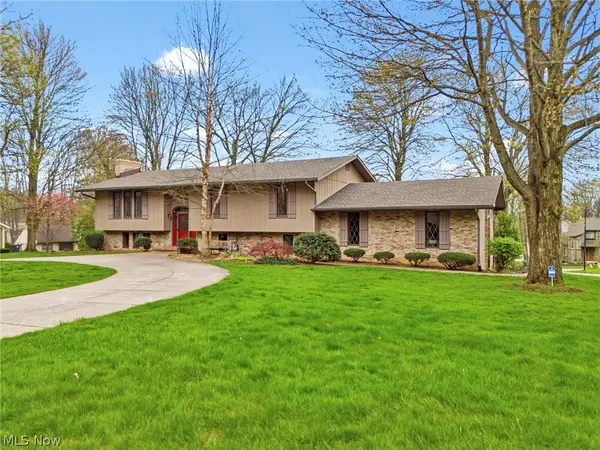 2400 Lancaster RD, Akron, OH 44313