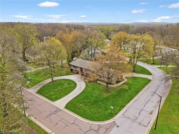 2400 Lancaster RD, Akron, OH 44313