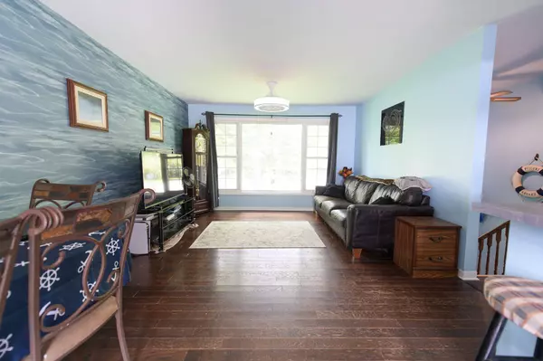 11 Innisfree DR, Springwater, ON L0L 2K0