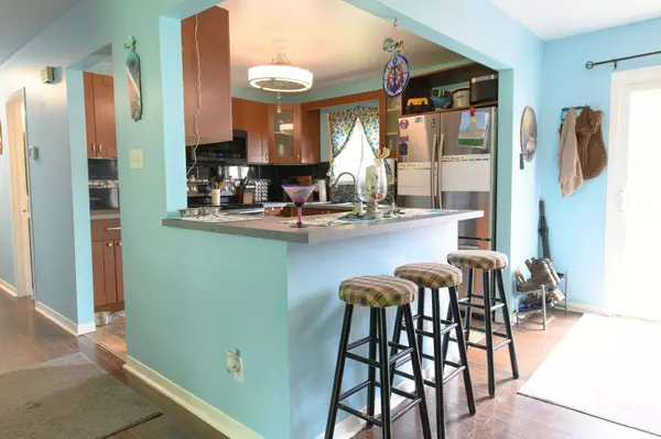 11 Innisfree DR, Springwater, ON L0L 2K0