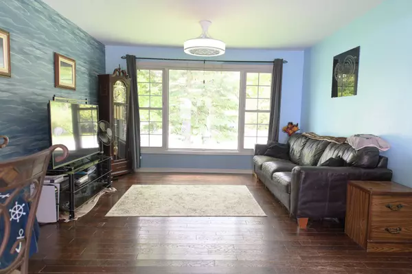 11 Innisfree DR, Springwater, ON L0L 2K0