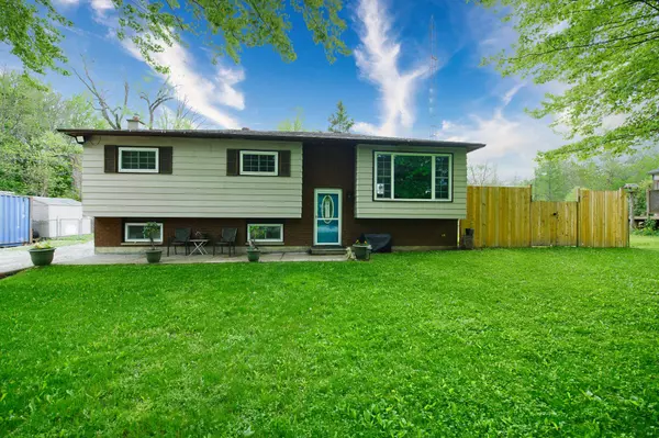 11 Innisfree DR, Springwater, ON L0L 2K0