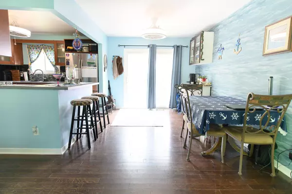 11 Innisfree DR, Springwater, ON L0L 2K0