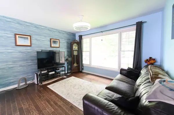 11 Innisfree DR, Springwater, ON L0L 2K0