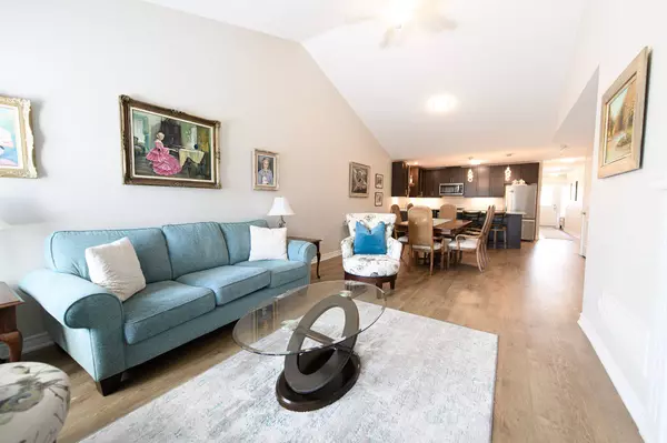 22 Ivy CRES, Wasaga Beach, ON L9Z 0H8