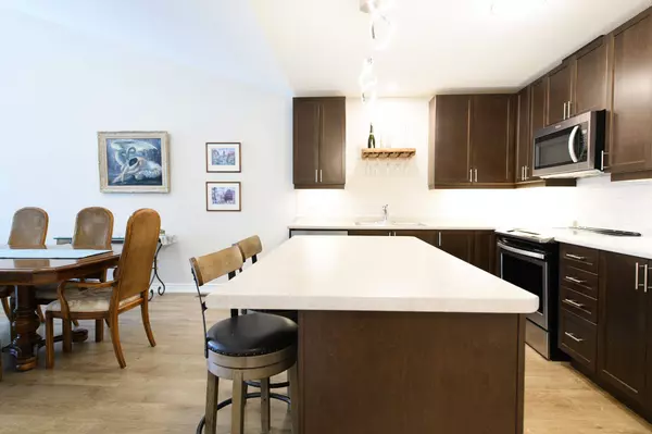 22 Ivy CRES, Wasaga Beach, ON L9Z 0H8