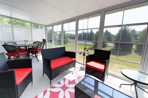 22 Ivy CRES, Wasaga Beach, ON L9Z 0H8