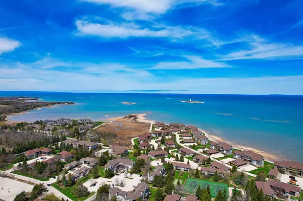 24 Ramblings WAY #305, Collingwood, ON L9Y 5S7