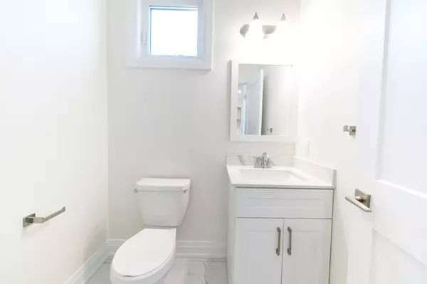 45 Joanne CRES, Wasaga Beach, ON L9Z 2N9